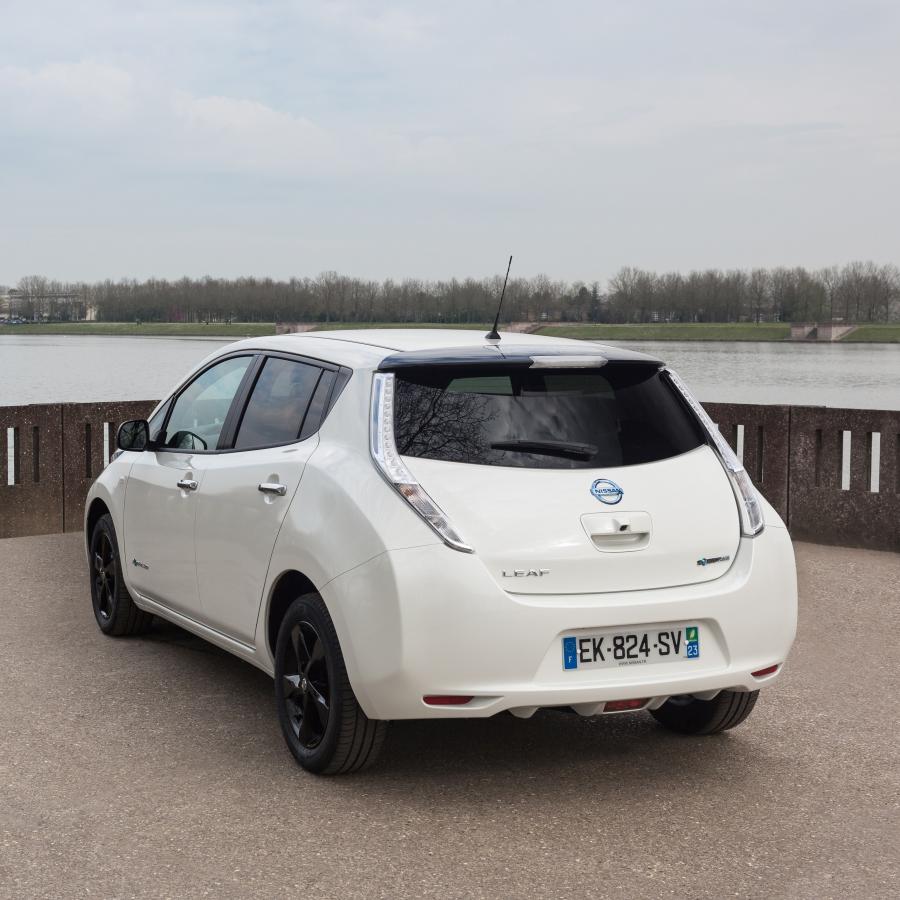  Nissan Leaf Black Edition 2016 года  (фото 7 из 13)